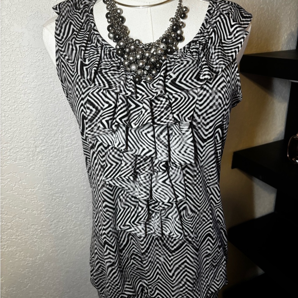 Worthington Black and White Ruffled Fitted Blouse